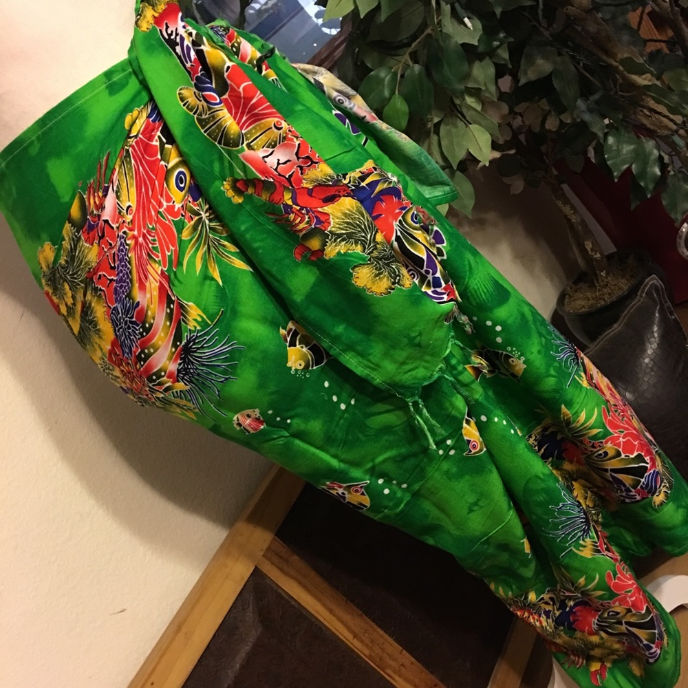 In Gear one size summer sarong fish print